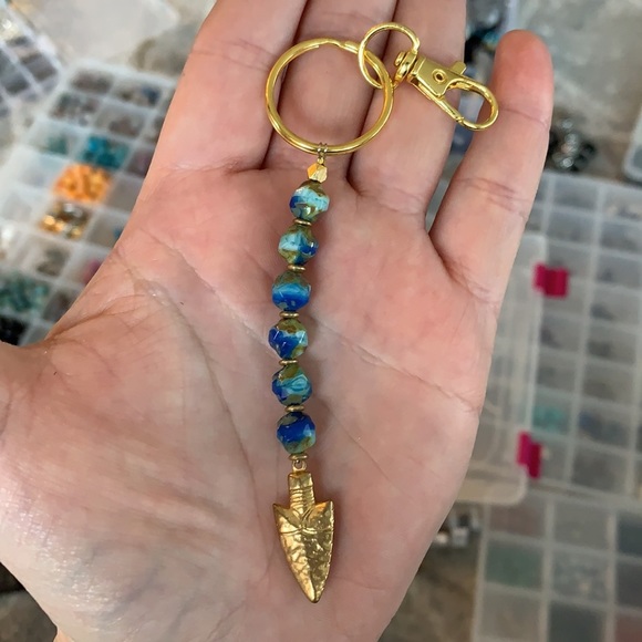 Blue beaded arrow handmade keychain - Picture 2 of 10